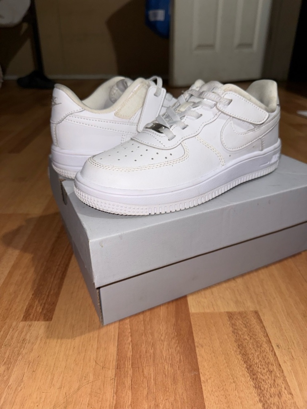 Nike Kids White Low-Top Velcro & Lace Sneakers